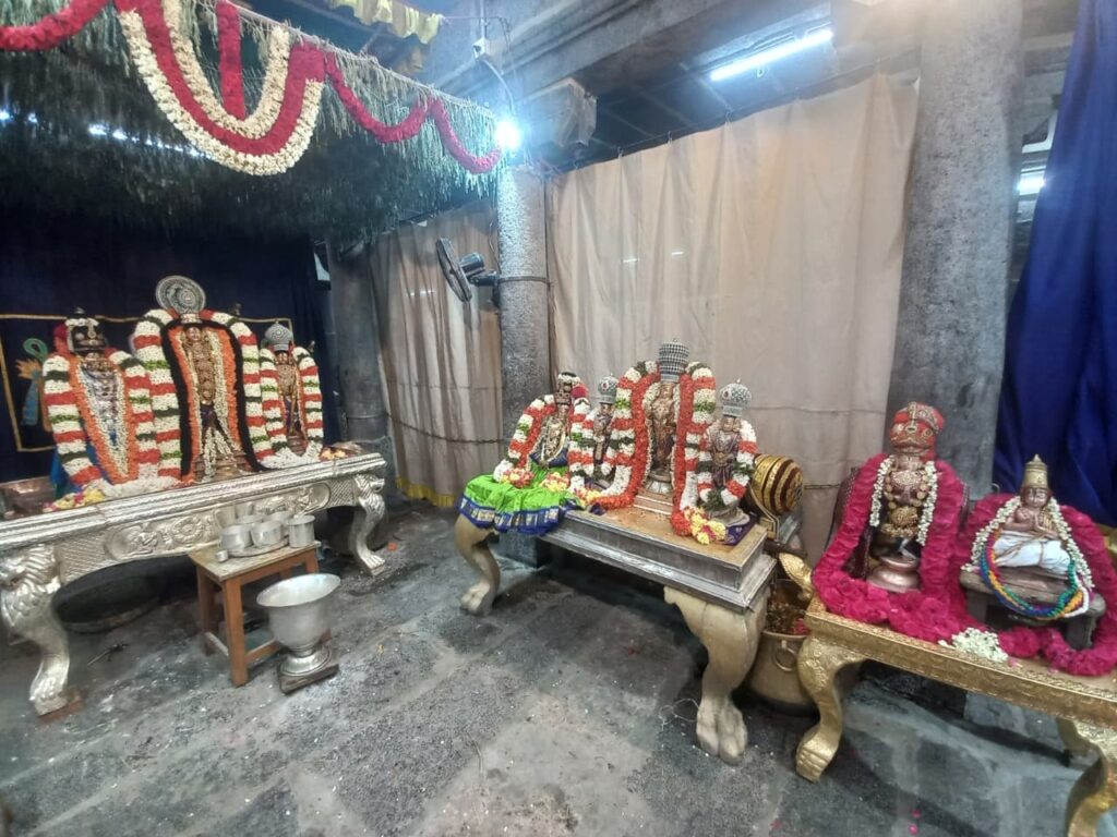 Madurantakam kshetra vaibhavam by U.Ve. Chakravarthy Ranganthan