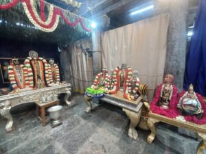 Madurantakam kshetra vaibhavam by U.Ve. Chakravarthy Ranganthan